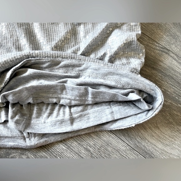 Jessica Simpson Gray Sequined Cap Sleeve Faux Wrap Surplice Dress. Size 6 - Picture 5 of 13